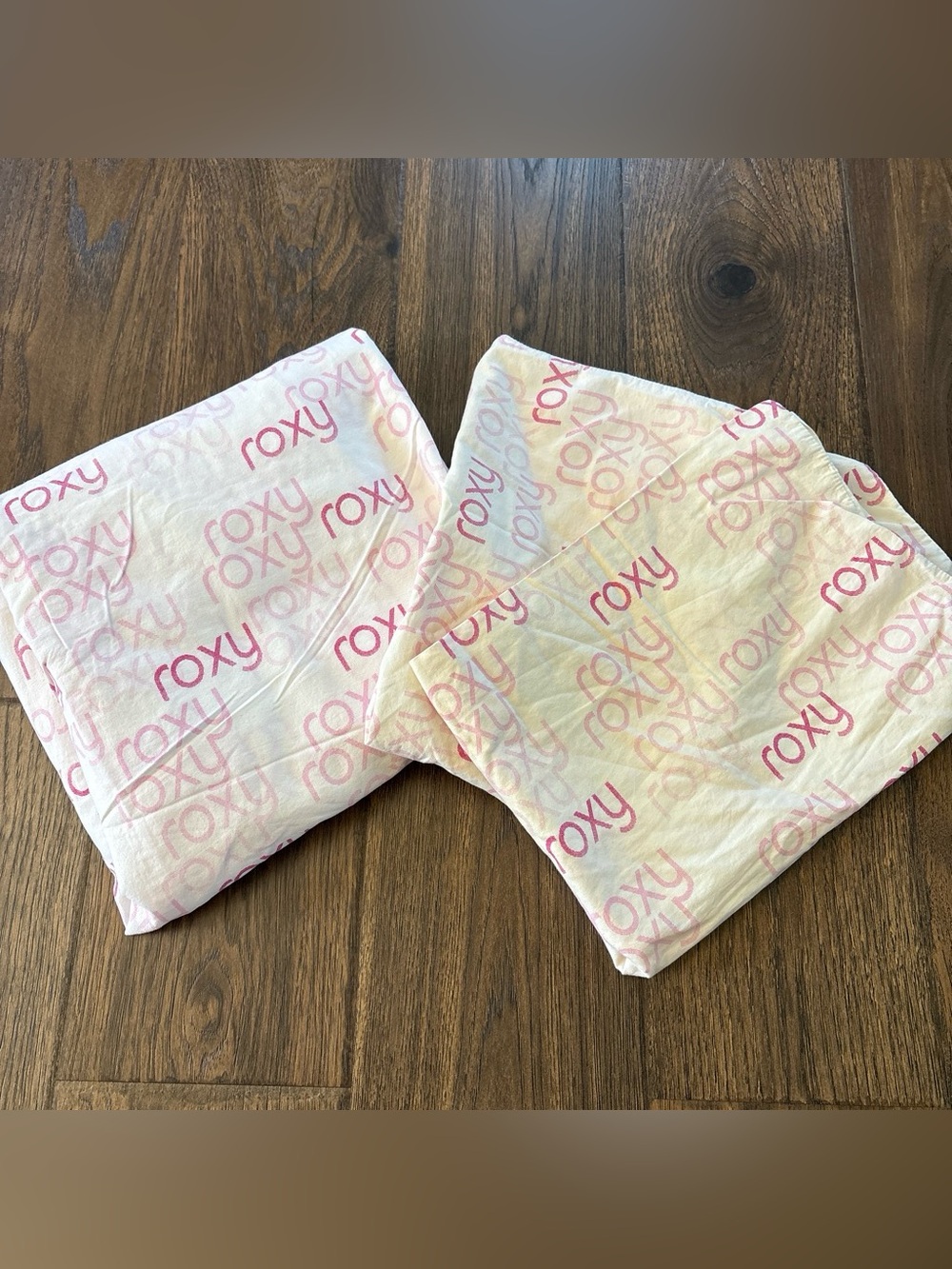 Y2K White Pink Logo Twin/Twin XL 94 x 75 Flat and Pillowcase Sheet Set READ